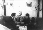 1961 Toni Jägers im Gespräch mit Jungkornspringern